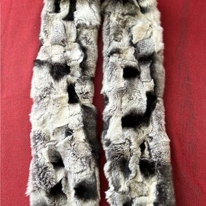 Rex Chinchilla Fur Scarf in Gray and Black